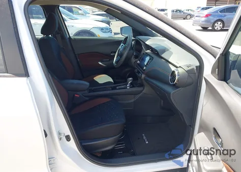 2024 Nissan Kicks Sr Xtronic Cvt z USA, uszkodzony, nr VIN 3N1CP5DV6RL535820